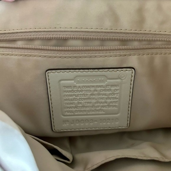 Coach Hampton Hobo off white pebble leather shoulder purse with gold har… - Picture 9 of 13